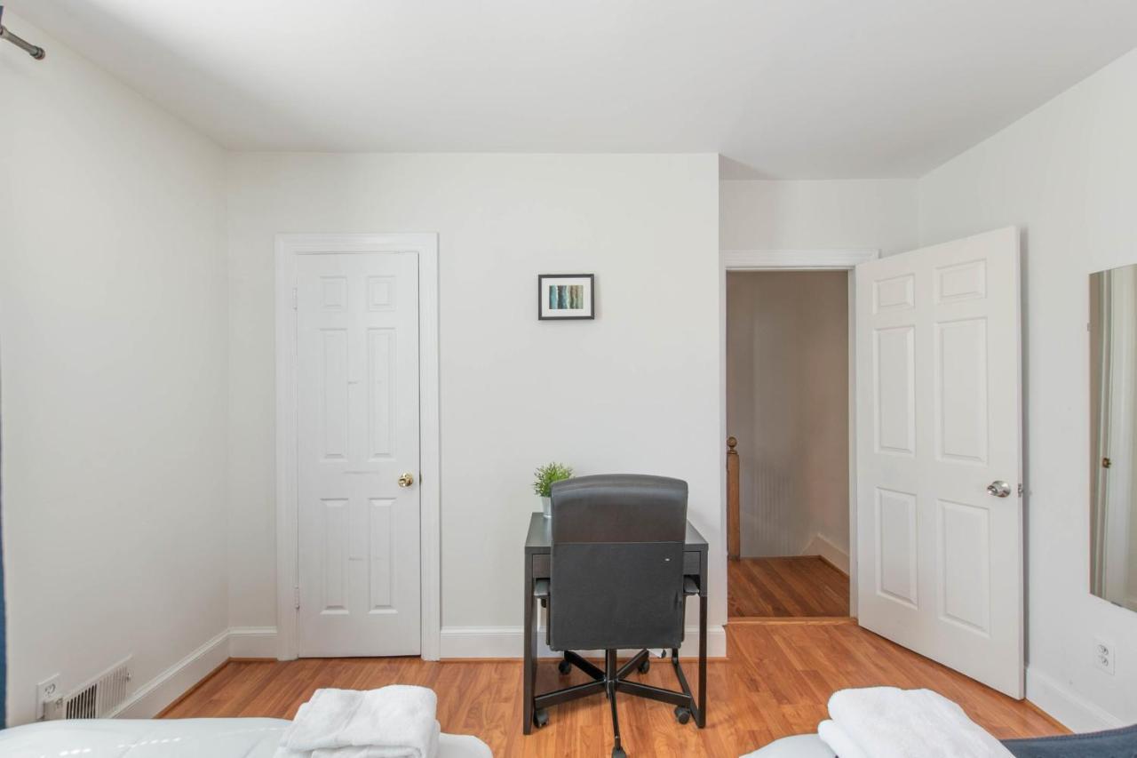 3Br Colonial House With Parking By Cozysuites Alexandria Bagian luar foto